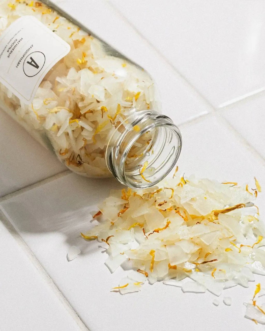 Магниевые хлопья с лепестками календулы